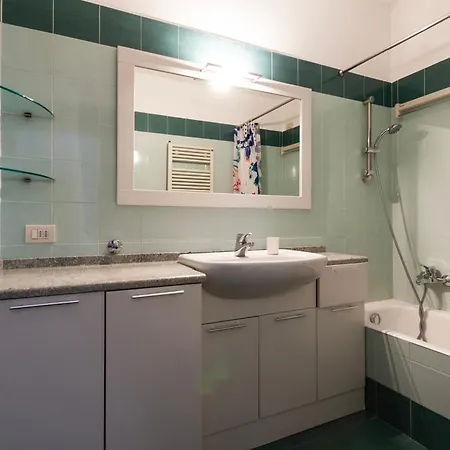 Youhosty - Loreto 1 Bedroom Apartment Milan